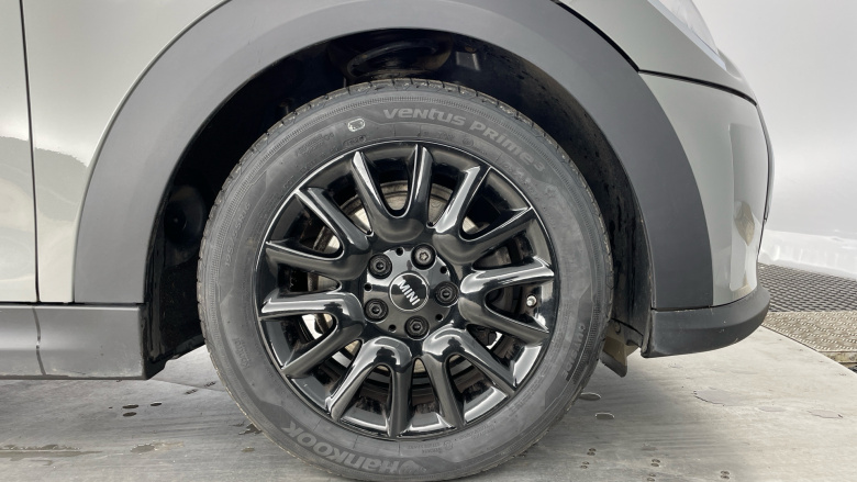 MINI Hatchback 1.5 Cooper Classic 3dr Petrol Hatchback